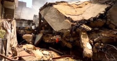 شاهد عقار منشأة ناصر المنهار إثر حريق هائل تسبب فى وفاة شخصين وإصابة 8