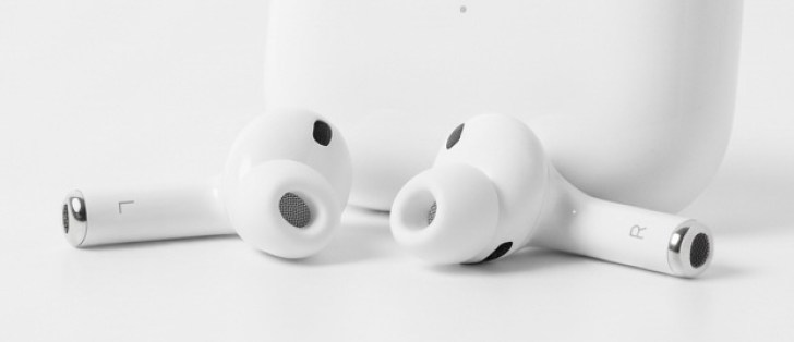 تسريب يكشف AirPods مزودة بكاميرات لأول مرة