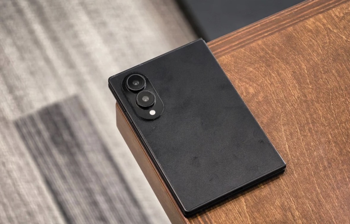 تسريب جديد يكشف نسخة سوداء من Galaxy Z Fold8 wide قبل الإطلاق الرسمي