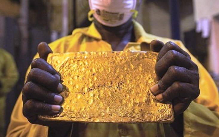 الذهب في مواجهة الدولار.. مقترح اقتصادي يطرح تدخلا سريعا لإنقاذ الجنيه