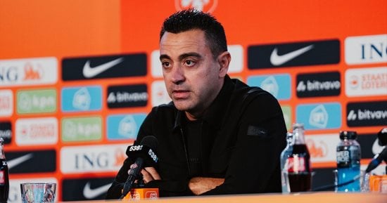 تشافي هيرنانديز يقود أول حصة تدريبية لمنتخب هولندا.. فيديو