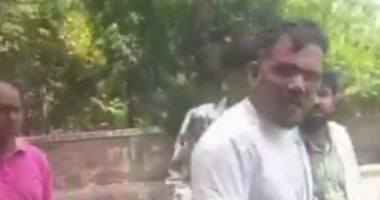 فيديو متداول يظهر الناجى الوحيد من كارثة الطائرة الهندية يثير التساؤلات020 فيديو متداول يظهر الناجى الوحيد من كارثة الطائرة الهندية يثير التساؤلات