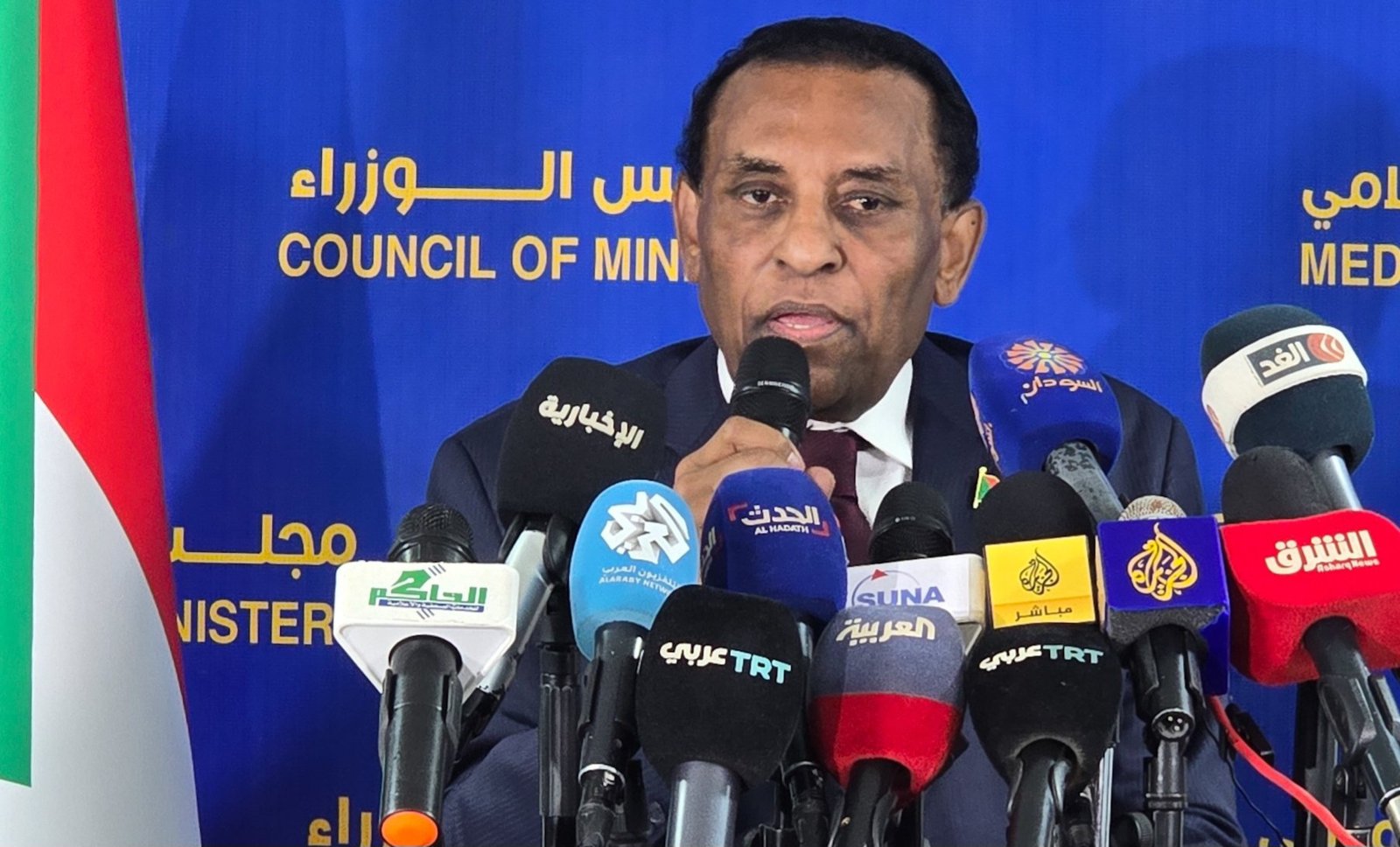 كامل إدريس يصدر قرارات باعفاء وزيرة مجلس الوزراء لمياء عبد الغفار واثنين من مستشارية ويحل هيئات حكومية وتعديلات وزارية مرتقبة