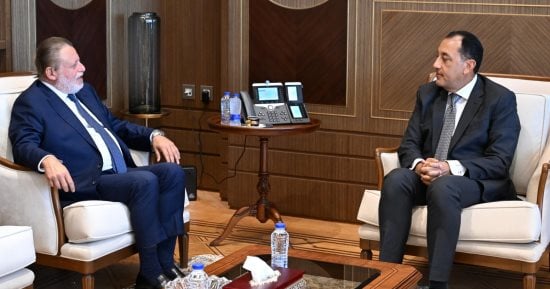 رئيس الوزراء يبحث مع محافظ البنك المركزي عددا من ملفات العمل المشتركة