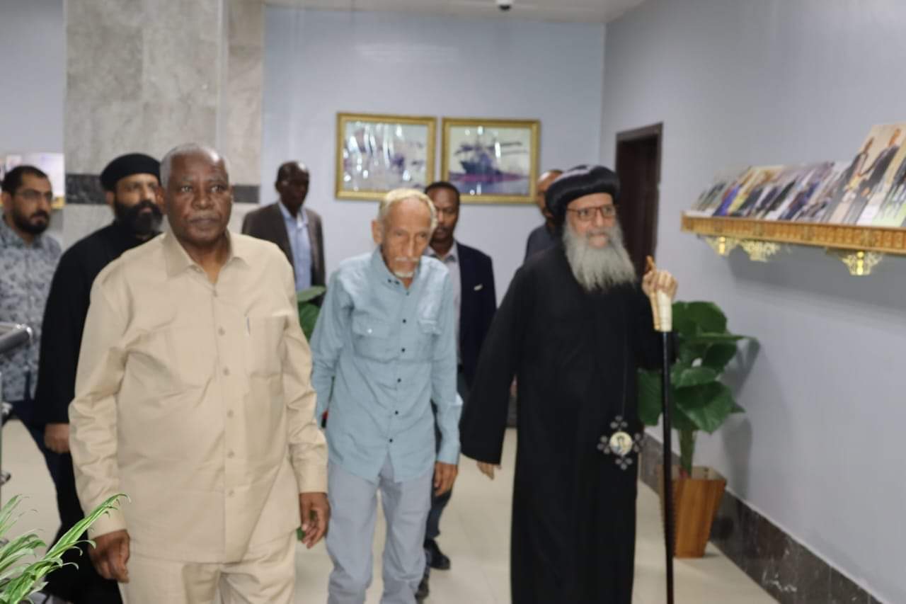 مدير جهاز المخابرات العامة يكرم الرمز الاعلامي نبيل غالي