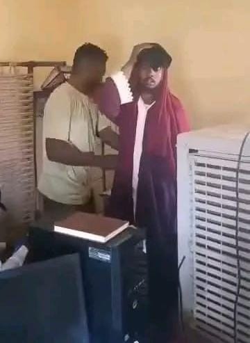 ضبط متعاون مع المليـ.ـشيا بزي نسائي