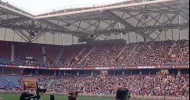 من داخل ستاد طرابزون.. الجماهير تحتفل بمحمد صلاح.. فيديو