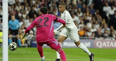 حكم مباراة ريال مدريد وأرسنال يحتسب ركلة جزاء للملكى ويتراجع.. فيديو020 حكم مباراة ريال مدريد وأرسنال يحتسب ركلة جزاء للملكى ويتراجع.. فيديو