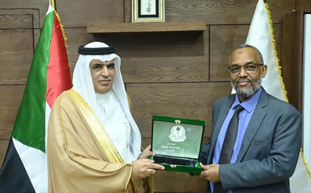 وزير الصحة يبحث مع السفير السعودي العلاقات الثنائية في المجالات الصحية