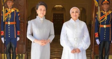 السيدة انتصار السيسى تنشر صورا من استقبالها لقرينة الرئيس الصينى