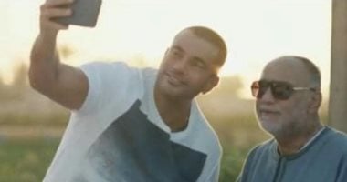 من سنهوت إلى العالمية.. أقارب عمرو دياب يروون ذكريات الهضبة بالقرية فيديو