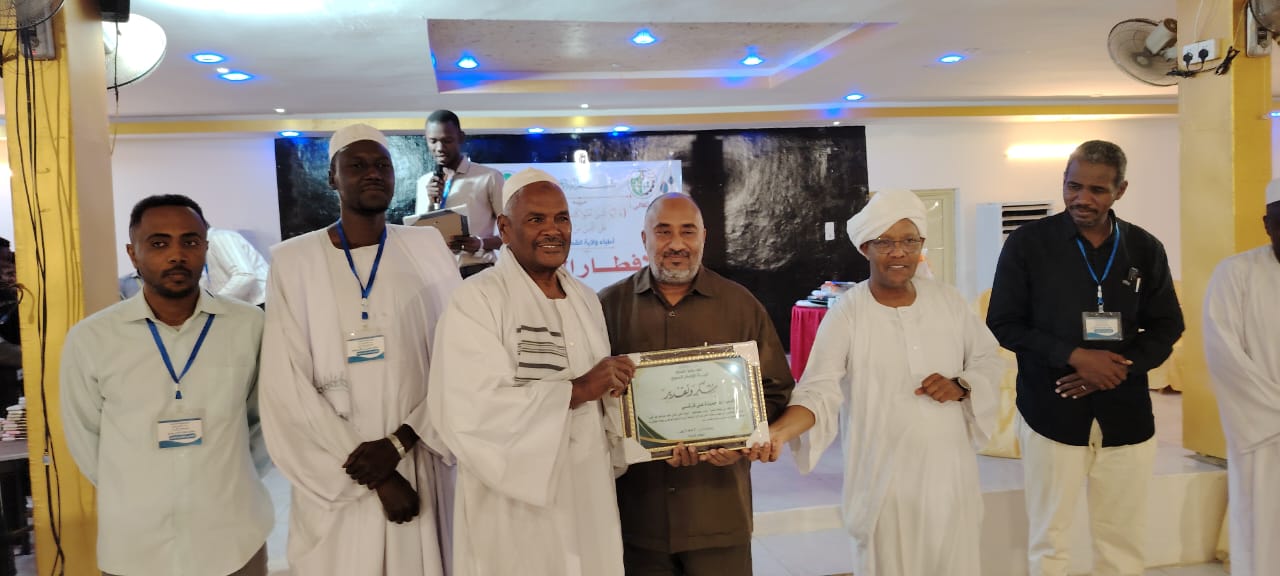 وزير الصحة بالقضارف يشارك في الافطار السنوي للٲطباء ويشيد بقيم التكافل