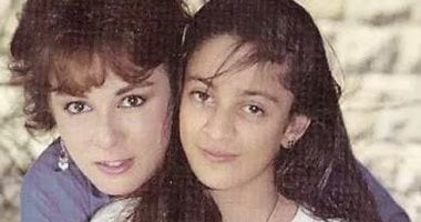 انهيار الفنانة بسمة فى جنازة ابنة الفنانة الكبيرة نجلاء فتحى