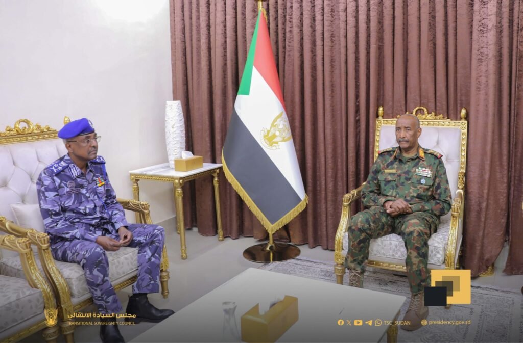 مدير قوات الشرطة يعرض على البرهان خطة طوارئ كبرى لبسط الأمن020 مدير قوات الشرطة يعرض على البرهان خطة طوارئ كبرى لبسط الأمن