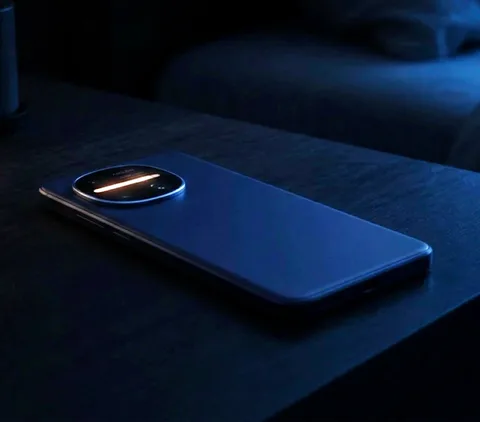 شركة Sharp تطلق هاتفها المبتكر Sharp Aquos R11 بكاميرا Leica ثلاثية وإضاءة RGB LED فريدة