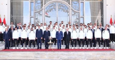 استقبال الرئيس السيسى وتكريمه لبعثة منتخب مصر فى مدينة العلمين.. فيديو