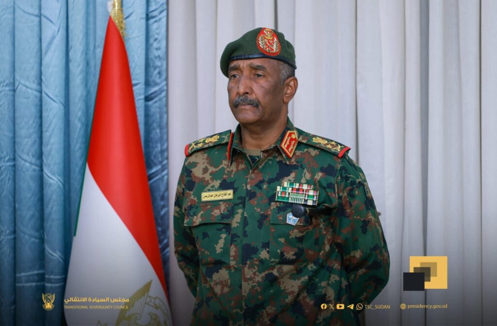 البرهان إلى القصر الجمهوري بالعاصمة الخرطوم لاعتماد عدد من السفراء الجدد