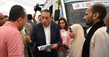 رئيس الوزراء يستجيب لاستغاثه أب أوقفه خلال زيارته للبحيرة لعلاج ابنته من العمى020 رئيس الوزراء يستجيب لاستغاثه أب أوقفه خلال زيارته للبحيرة لعلاج ابنته من العمى