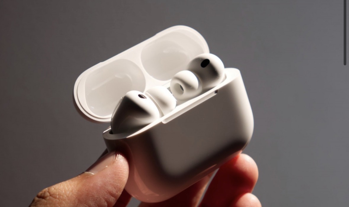تقرير: أبل توقف تطوير سماعات AirPods Ultra مؤقتا
