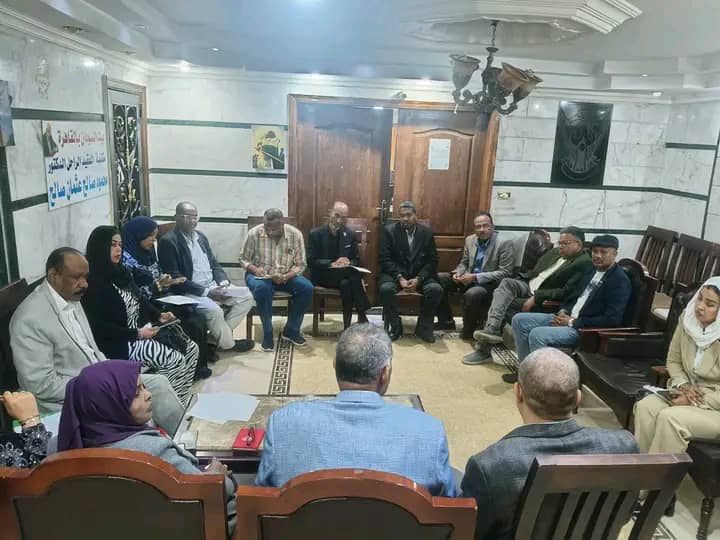 بتعاون من الشرطة المصرية:  وفد من لجنة الأمل يزور محتجزين لمخالفة قوانين الإقامة .. تصريحات لرئيس اللجنة حول تدشين الموقع وابتداء التفويج الطوعى برا