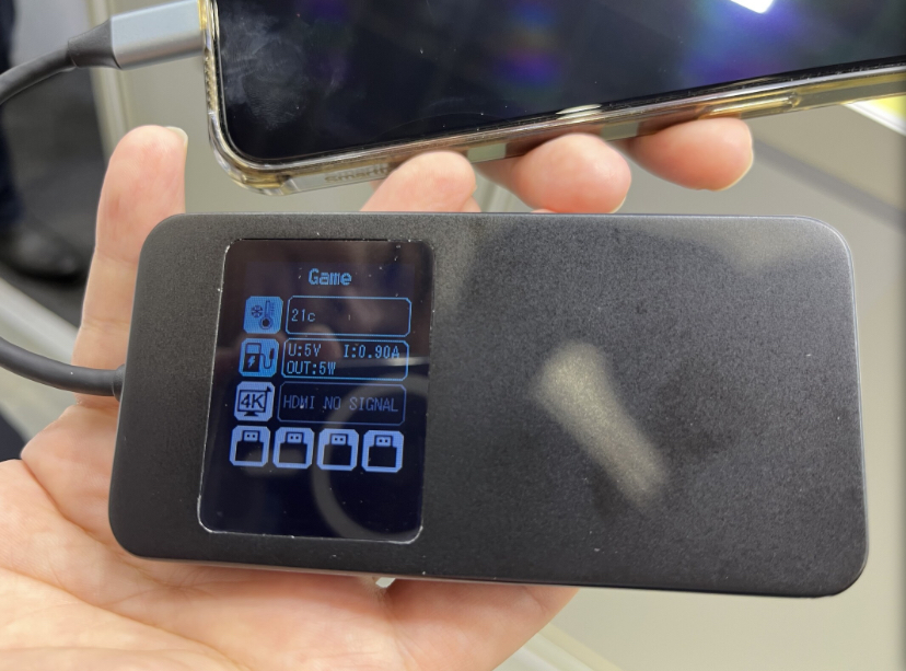 إطلاق محور USB ذكي بشاشة تكشف دقة العرض وإصدار USB للأجهزة المتصلة Computex2025020 إطلاق محور USB ذكي بشاشة تكشف دقة العرض وإصدار USB للأجهزة المتصلة Computex2025