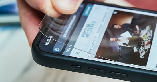 لا تضع سكرينة على شاشة آيفون.. مسئول فى أبل ينصح المستخدمين