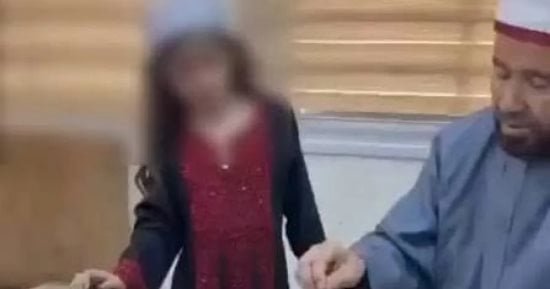 سبحة الرقية تطيح بـنجم.. تفاصيل أزمة وزير الأوقاف الفلسطيني وطفلة الضفة