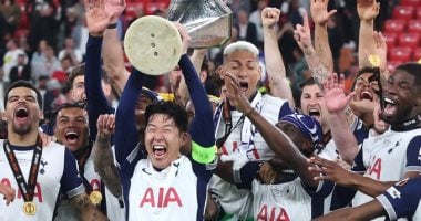 مراسم تتويج توتنهام بلقب الدوري الأوروبي للمرة الثالثة فى تاريخه.. فيديو وصور020 مراسم تتويج توتنهام بلقب الدوري الأوروبي للمرة الثالثة فى تاريخه.. فيديو وصور