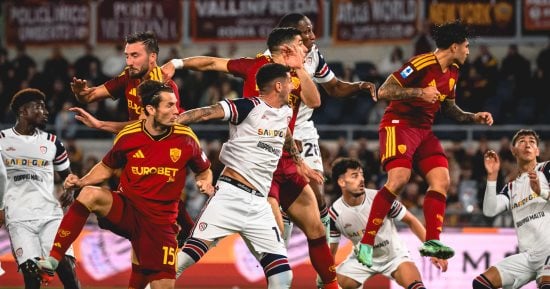روما يهزم كاليارى 42 ويعزز موقعه فى المركز الثالث بالدورى الإيطالى فيديو