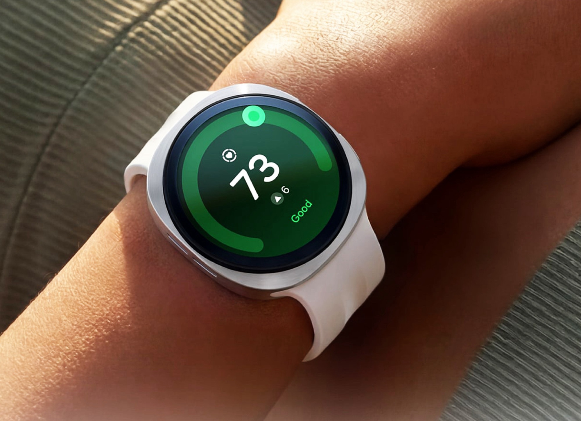 ساعة Galaxy Watch 9 تواجه مشكلة حرارة أثناء الشحن.. وحمام ثلجي يخفض وقت الشحن إلى النصف