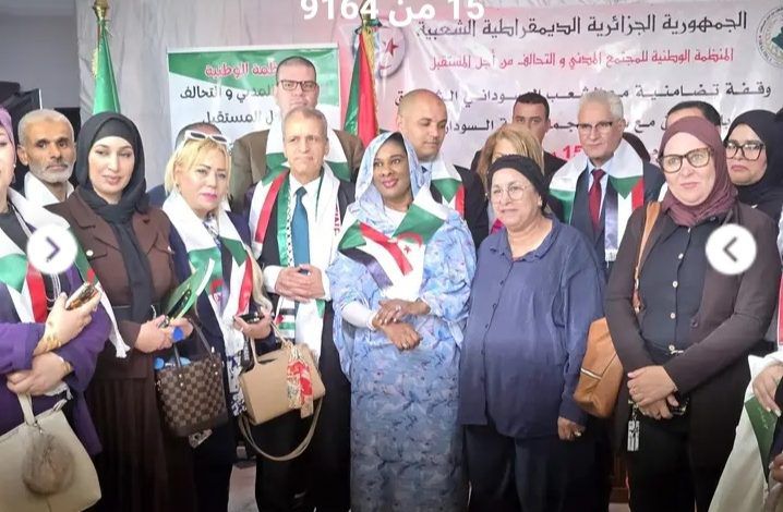 الجزائر تنظم وقفة تضامنية مع السودان020 الجزائر تنظم وقفة تضامنية مع السودان