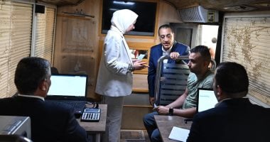 مدبولى يتفقد قافلة خدمية تقدم خدمات متنوعة لمواطنى قرية زاوية صقر بالبحيرة020 مدبولى يتفقد قافلة خدمية تقدم خدمات متنوعة لمواطنى قرية زاوية صقر بالبحيرة