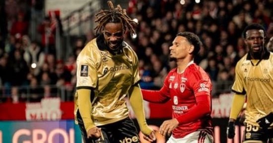 نيس يخطف فوزا مثيرا من بريست في الدوري الفرنسي بمشاركة محمد عبد المنعم