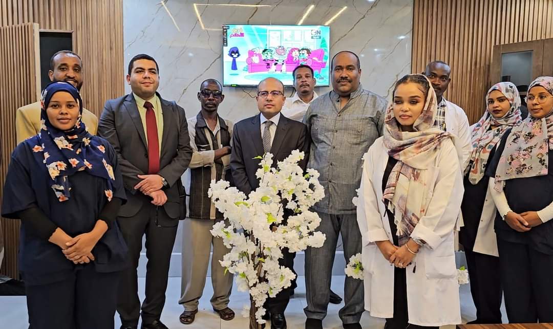 القنصل المصري بالسودان يزور مستشفى عثمان دقنة020 القنصل المصري بالسودان يزور مستشفى عثمان دقنة