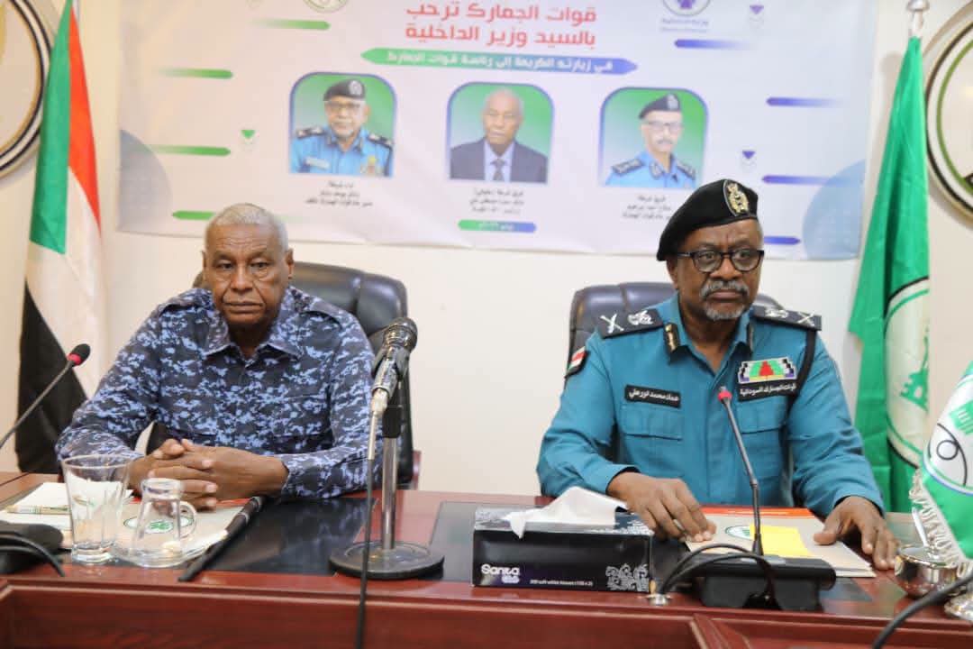 وزير الداخلية يشيد باداء قوات الجمارك ودورها المتعاظم فى دعم الإقتصاد الوطنى