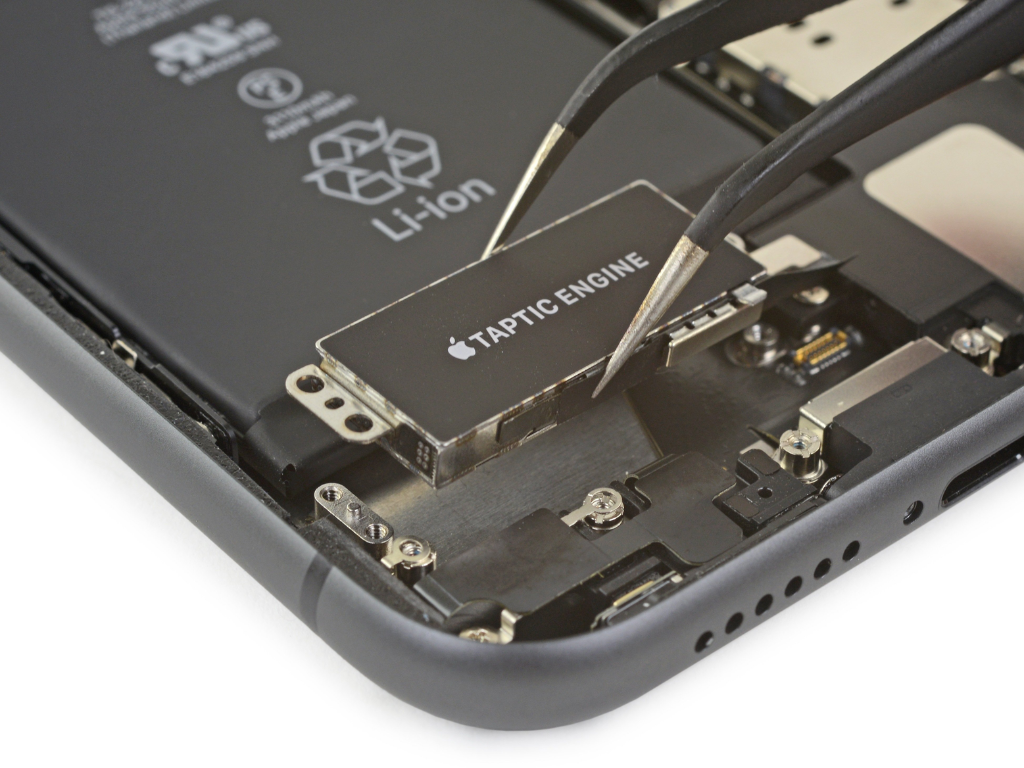 أبل تستأنف حكما قضائيا بـ5.7 مليار دولار بسبب تقنية Taptic Engine في آيفون