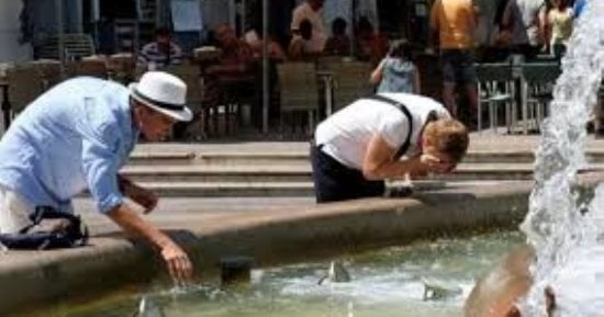 برشلونة تسجل أعلى درجة حرارة منذ أكثر من قرن.. و150 مليون يورو لحماية السواحل