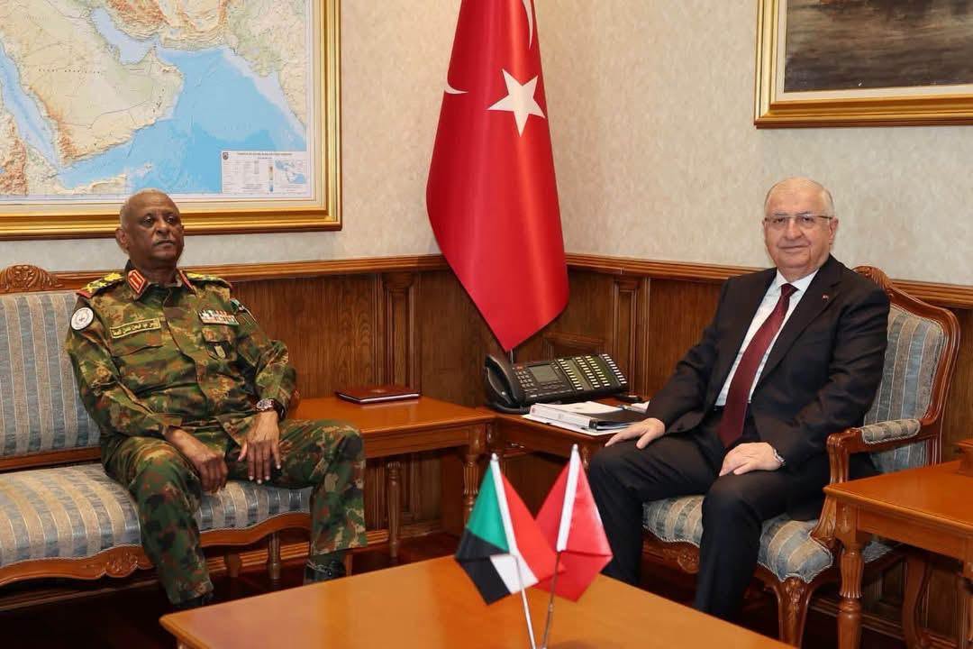 وزير الدفاع التركي يستقبل رئيس هيئة الأركان الفريق أول الركن ياسر العطا