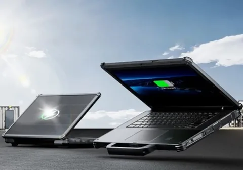 حاسوب RG14P من أوكيتيل يتألق بلوحات شمسية وبطاريات قابلة للتبديل