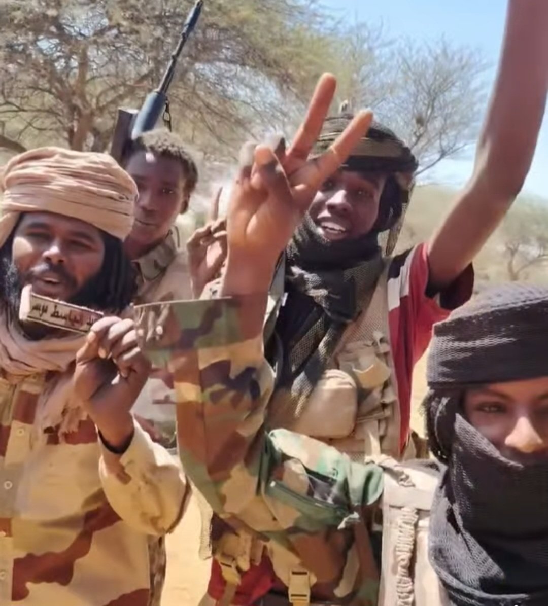 عناصر من الدعم السريع يعلنون مقتل نجل موسى هلال ومصير مجهول لوالده زعيم قبيلة المحاميد.. هجوم على مستريحة بالمصفحات وسيارات دفع رباعيفيديو