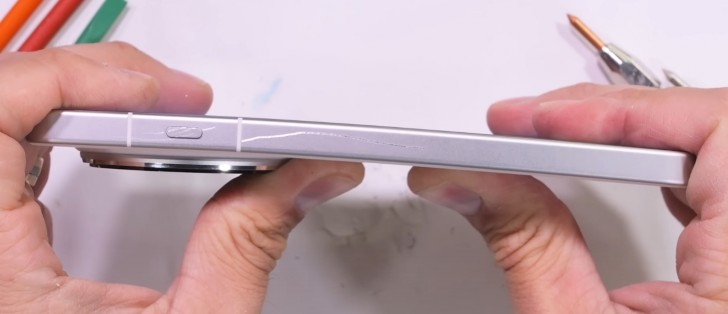 اختبار الانحناء لهاتف Oppo Find X8 Ultra يكشف عن نقطة ضعف واضحة020 اختبار الانحناء لهاتف Oppo Find X8 Ultra يكشف عن نقطة ضعف واضحة