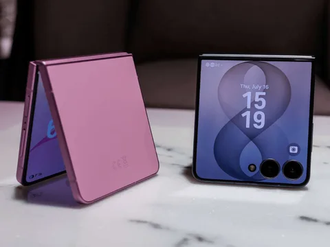 إطلاق هاتف Samsung Galaxy Z Flip8 كأنحف وأخف هاتف قابل للطي حتى الآن مع شاشتين بمعدل Unpacked 120Hz