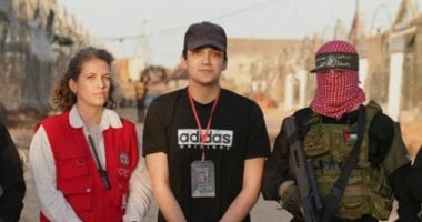 أول صور للجندي الإسرائيلي الأمريكي عيدان ألكسندر أثناء تسليمه للصليب الأحمر020 أول صور للجندي الإسرائيلي الأمريكي عيدان ألكسندر أثناء تسليمه للصليب الأحمر