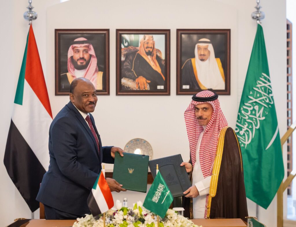 توقيع اتفاقية تأسيس المجلس الأعلى للتعاون والتنسيق الاستراتيجي بين السودان والمملكة العربية السعودية
