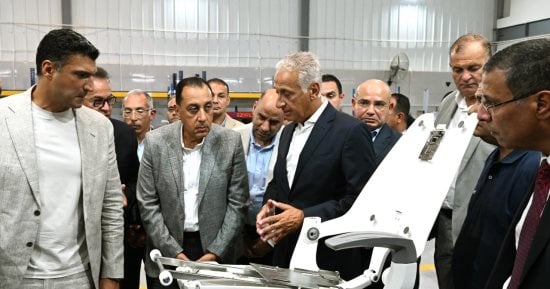 رئيس الوزراء يفتتح مصنعى تكنوفيجن لتجهيز سيارات الإسعاف وتجميع أجهزة الأسنان