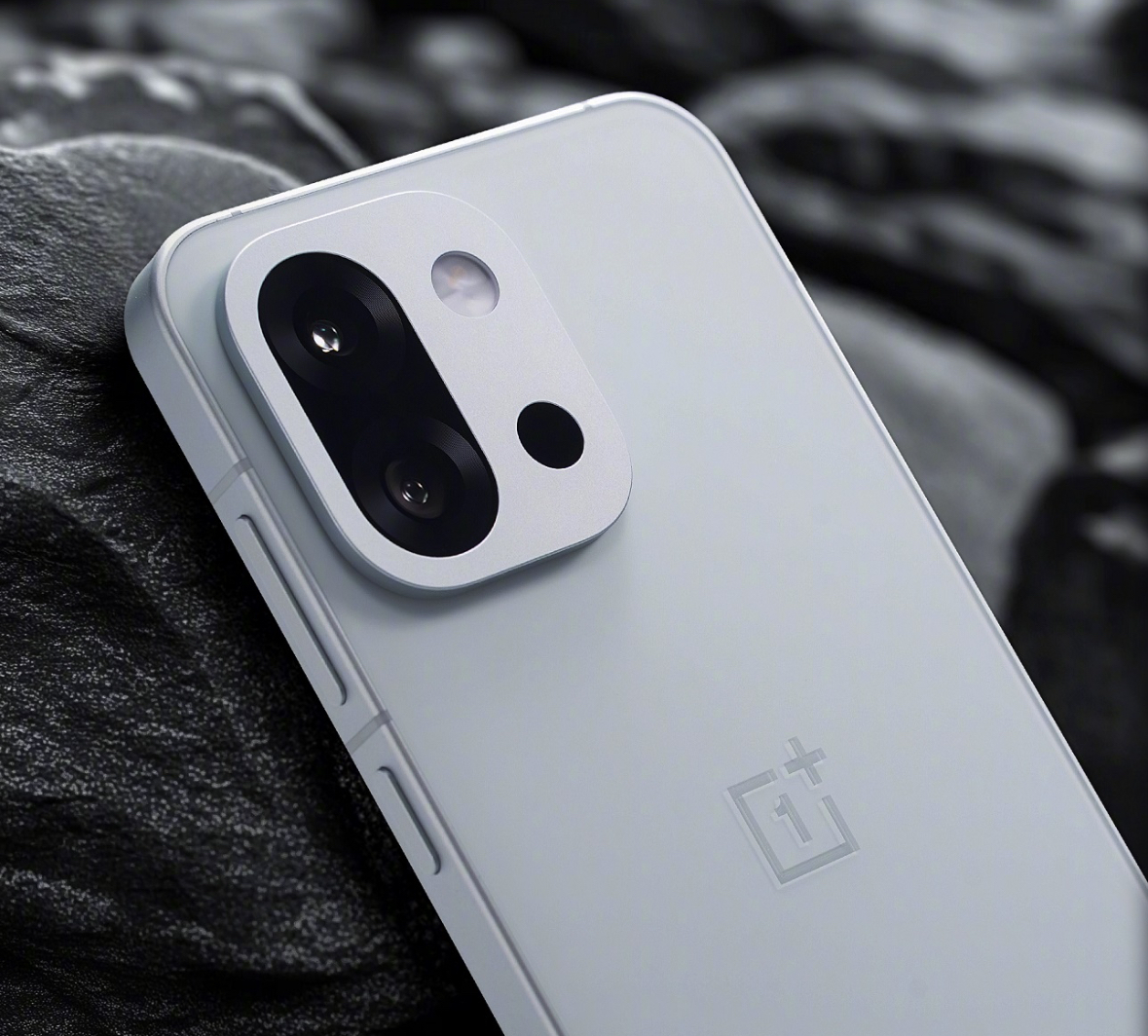 OnePlus 13s: هاتف رائد مدمج قادم بتضحية في المواصفات أمام OnePlus 13T020 OnePlus 13s: هاتف رائد مدمج قادم بتضحية في المواصفات أمام OnePlus 13T