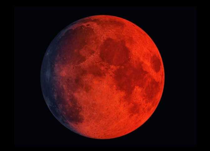 خسوف دموي يزين سماء العالم.. ظاهرة فلكية مدهشة تخطف أنظار الملايين