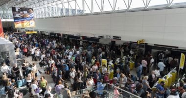 الجارديان: إلغاء آلاف الرحلات فى أسوأ فوضى سفر منذ أزمة كورونا