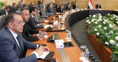 وزير الكهرباء يوجه بتغيير العدادات المعطلة خلال 72 ساعة وتقسيط المديونيات