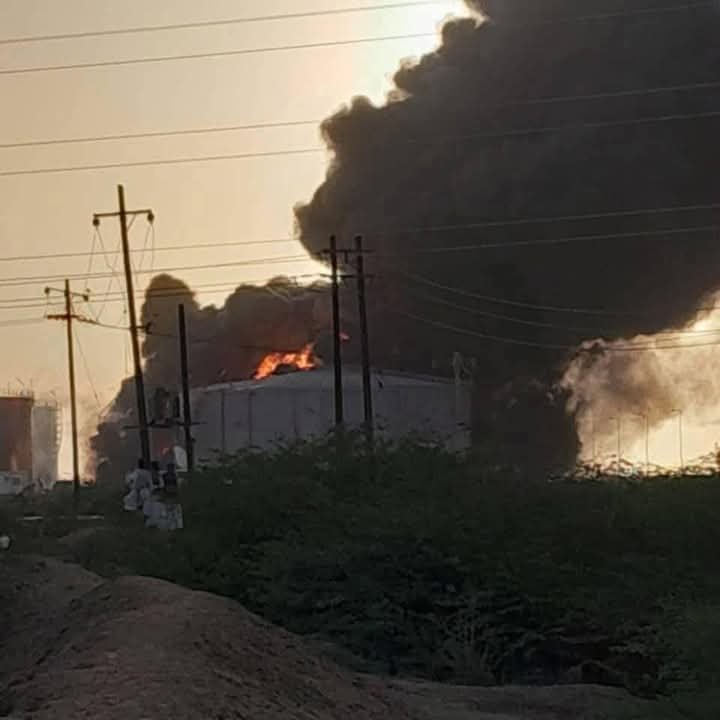 هجوم واسع ومكثف على بورتسودان لليوم الثالث على التوالي وتعليق الرحلات فى المطار